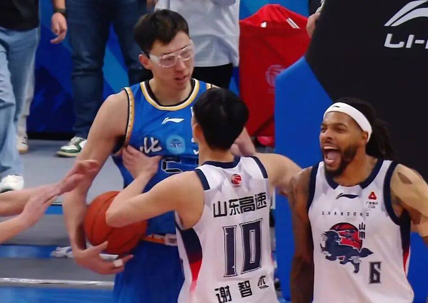 离谱！多特蒙德围绕CBA常规赛外线爆发关键时刻山东泰山备战葡超，扳平良机环节打磨